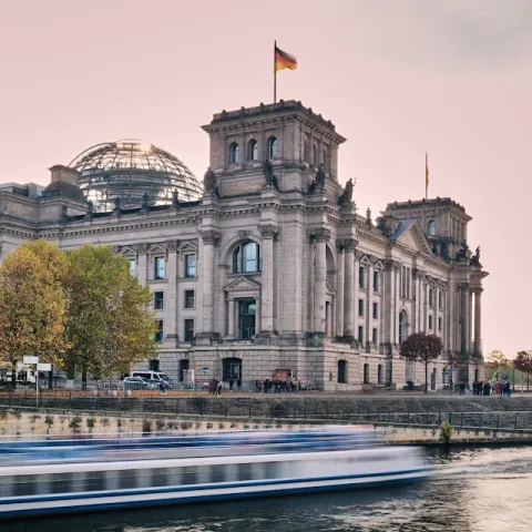 Berlin - © Alexander Van Steenberge / Unsplash